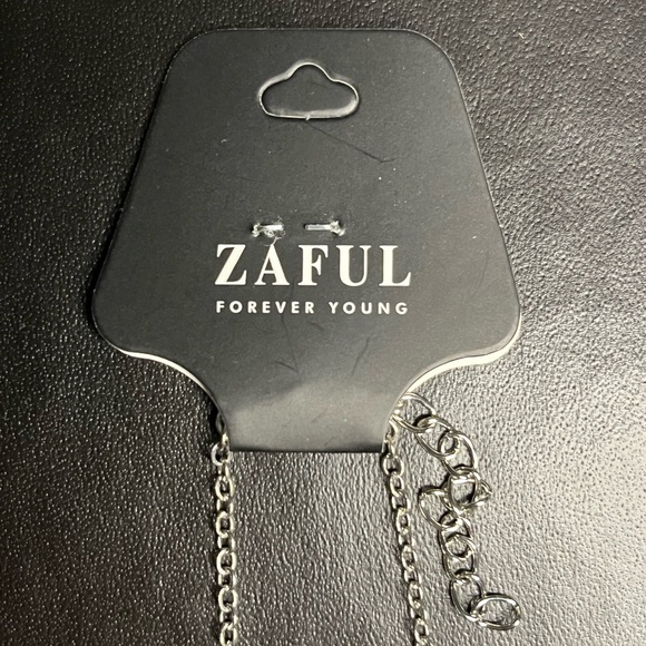ZAFUL silver star necklace - never worn and in good condition. - Picture 2 of 3